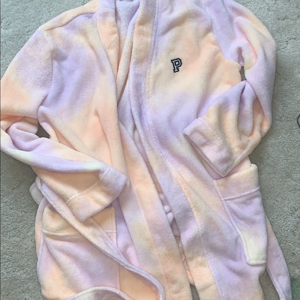 m/L tie dye robe vs NEW